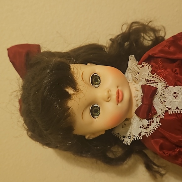 Vintage Royal Doll with tag. - Picture 2 of 13